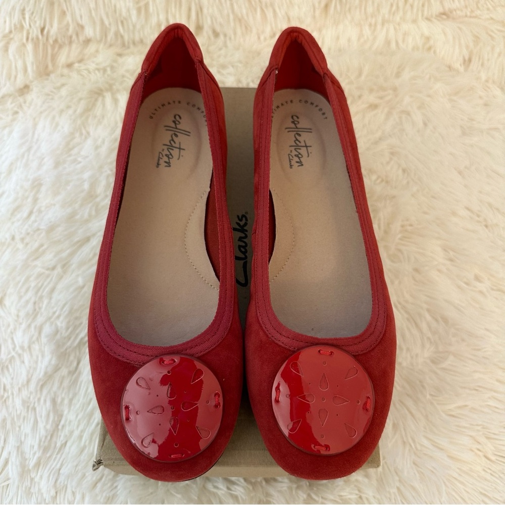 CLARKS Gracelin Zone Red Suede Ballet Flats 6.5 Wide Patent Toe Comfort Shoes